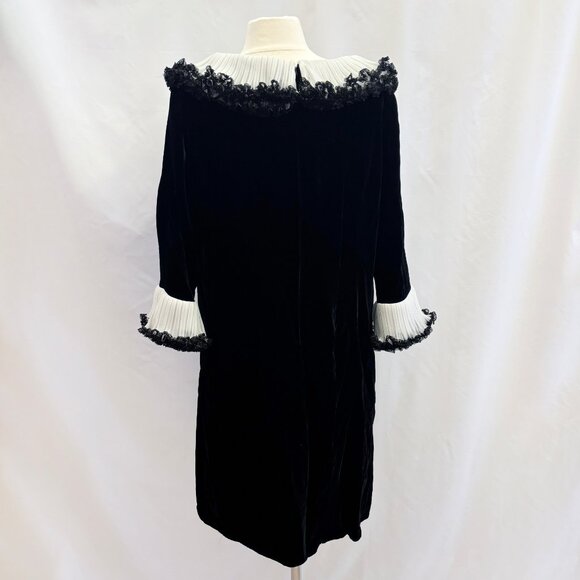 Vintage black velvet shift dress with ruffled trumpet sleeves & collar size L - Picture 4 of 4